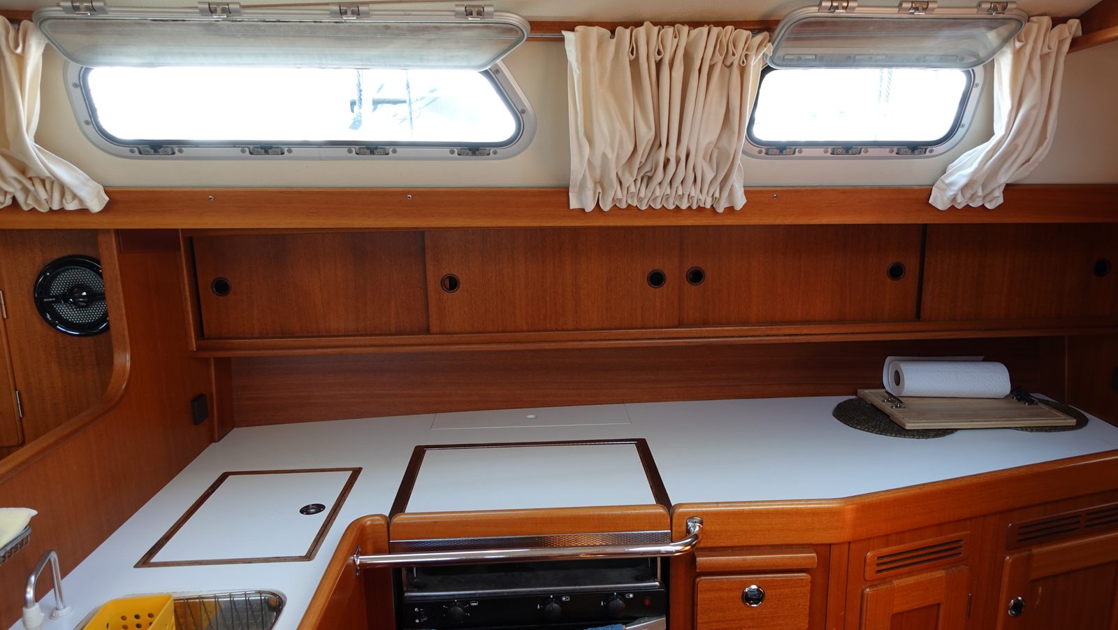 Cockpit of the Arearea sailboat during a Liberty Harbor sailing charter